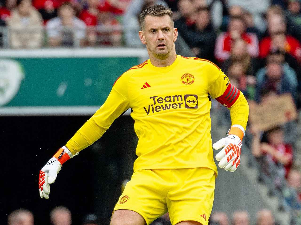 Ribuan Hari Tanpa Bermain: Kisah Tom Heaton, Kiper Ketiga Man United Yang Tolak Disebut Pemalas & Siap Jadi Direktur Olahraga